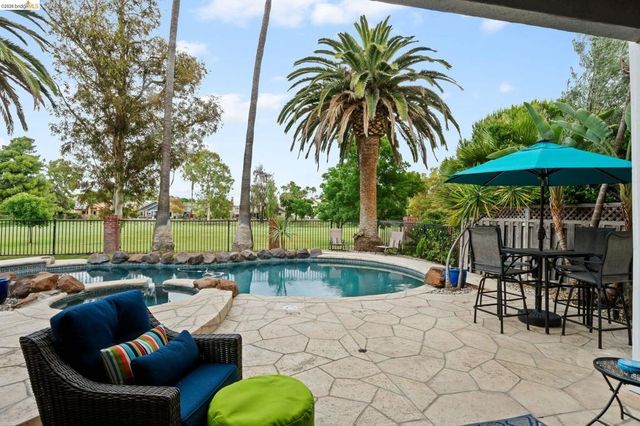 2147 Saint Andrews Ct, Discovery Bay, CA 94505