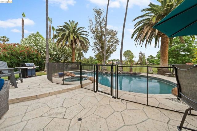 2147 Saint Andrews Ct, Discovery Bay, CA 94505