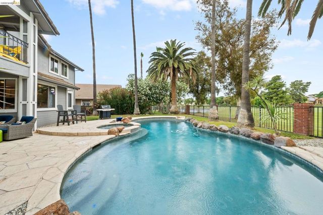 2147 Saint Andrews Ct, Discovery Bay, CA 94505