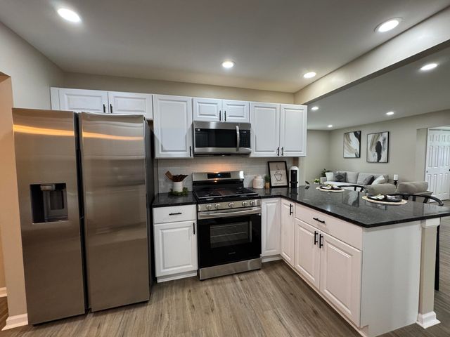 7950 S White Oak Lane, Hammond, IN 46324