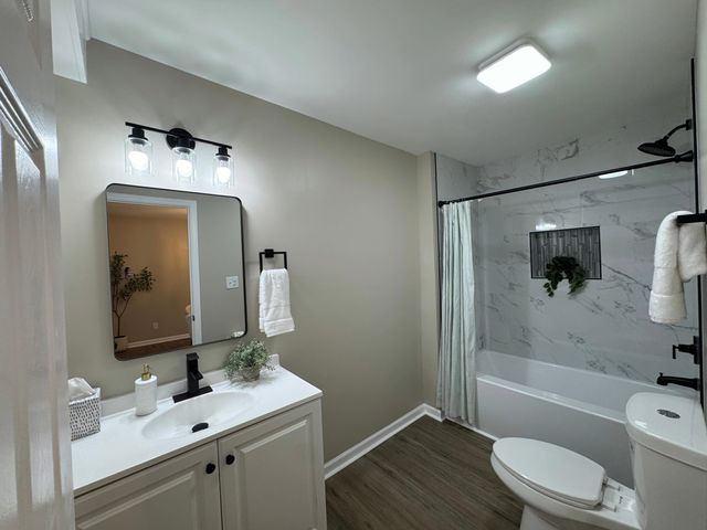 7950 S White Oak Lane, Hammond, IN 46324