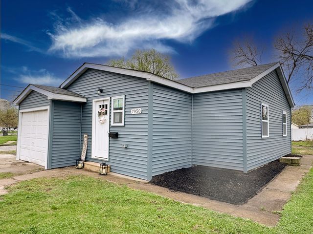 7950 S White Oak Lane, Hammond, IN 46324