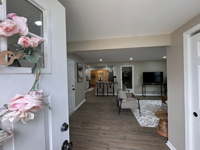 7950 S White Oak Lane, Hammond, IN 46324
