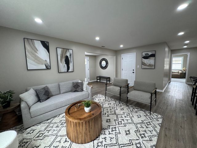 7950 S White Oak Lane, Hammond, IN 46324