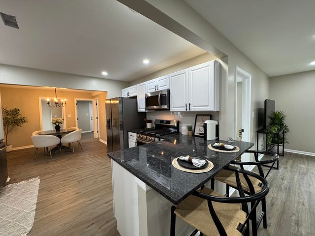 7950 S White Oak Lane, Hammond, IN 46324