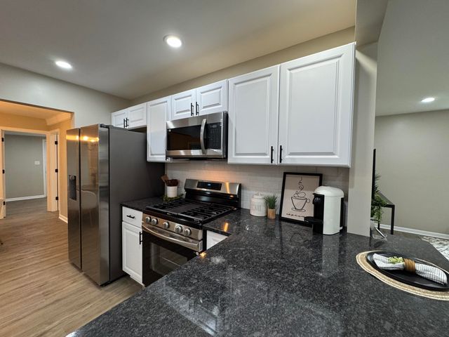 7950 S White Oak Lane, Hammond, IN 46324