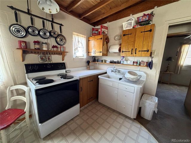 101 Doe St, Hartsel, CO 80449