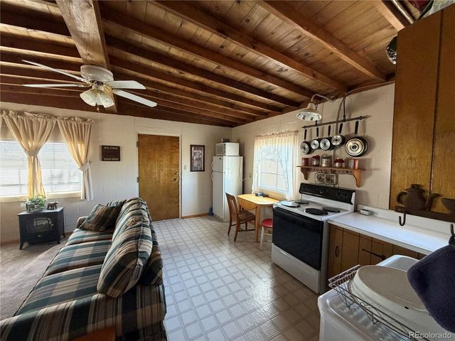 101 Doe St, Hartsel, CO 80449