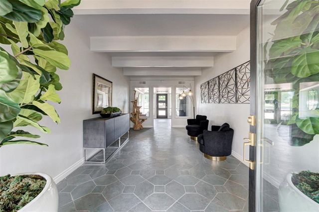 1110 Sherwood Lane 216, Nichols Hills, OK 73116