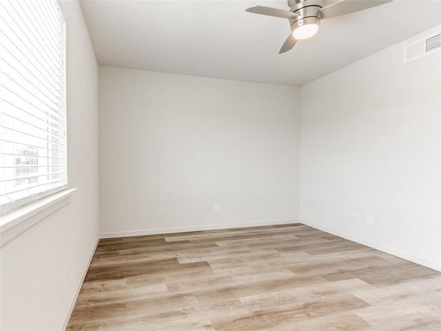 1110 Sherwood Lane 216, Nichols Hills, OK 73116