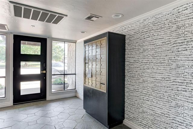 1110 Sherwood Lane 216, Nichols Hills, OK 73116