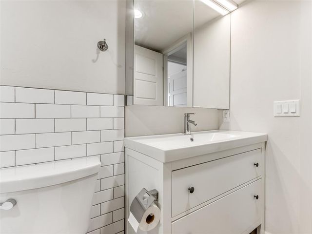 1110 Sherwood Lane 216, Nichols Hills, OK 73116