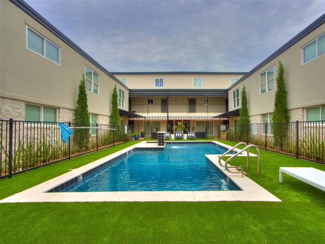 1110 Sherwood Lane 216, Nichols Hills, OK 73116