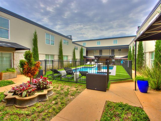 1110 Sherwood Lane 216, Nichols Hills, OK 73116