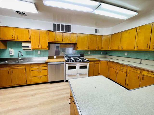 906 Penn Ave, Turtle Creek, PA 15145