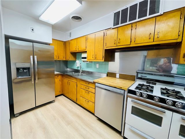 906 Penn Ave, Turtle Creek, PA 15145