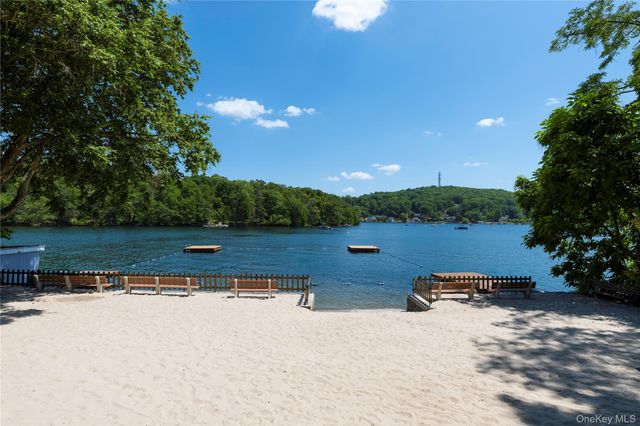 71 W Lake Boulevard, Mahopac, NY 10541