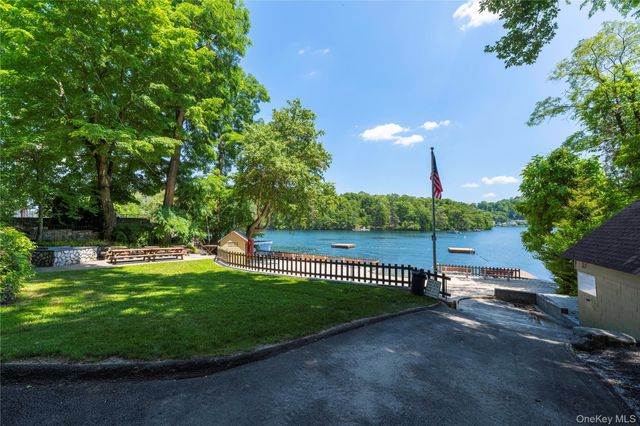 71 W Lake Boulevard, Mahopac, NY 10541
