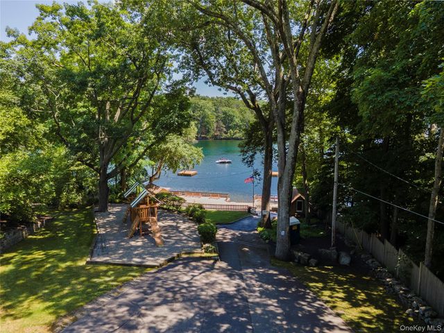 71 W Lake Boulevard, Mahopac, NY 10541