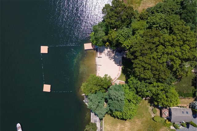 71 W Lake Boulevard, Mahopac, NY 10541