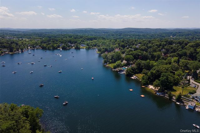 71 W Lake Boulevard, Mahopac, NY 10541