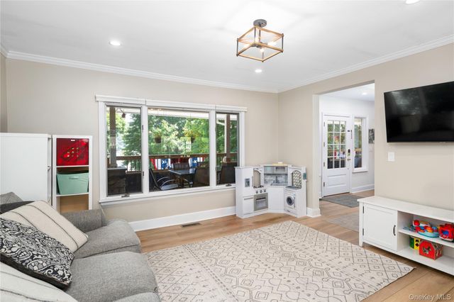 71 W Lake Boulevard, Mahopac, NY 10541