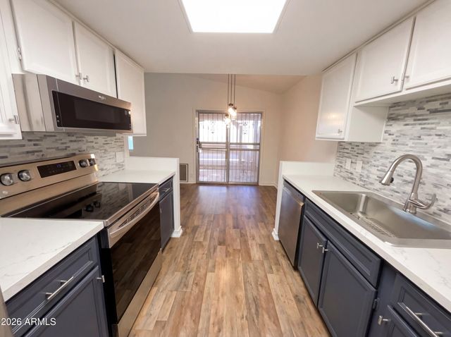 406 E BEHREND Drive, Phoenix, AZ 85024