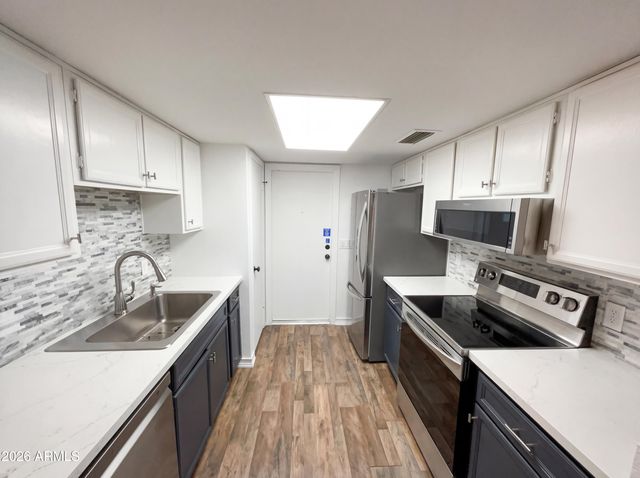 406 E BEHREND Drive, Phoenix, AZ 85024