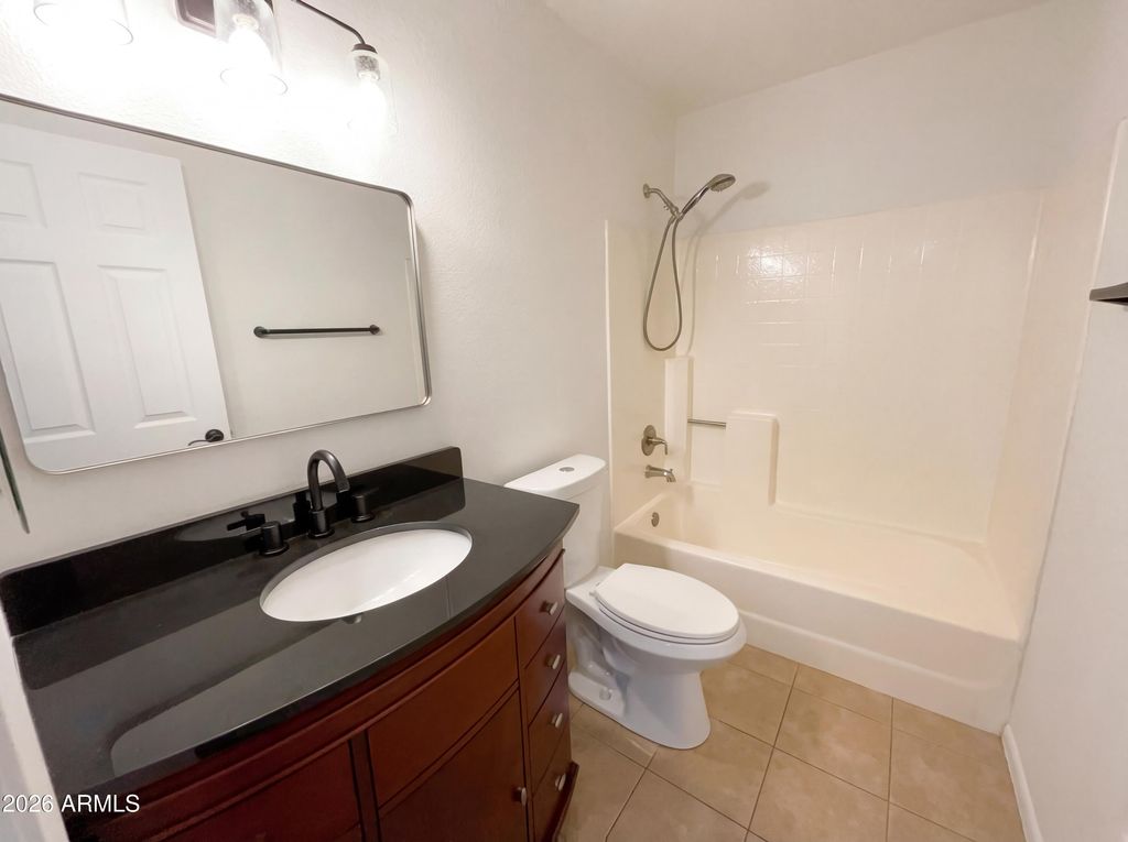 Image 10 of property listing at 406 E BEHREND Drive, Phoenix, AZ 85024