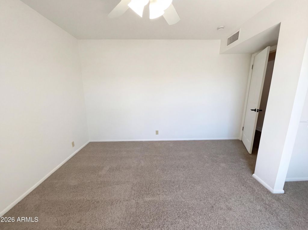 Image 12 of property listing at 406 E BEHREND Drive, Phoenix, AZ 85024
