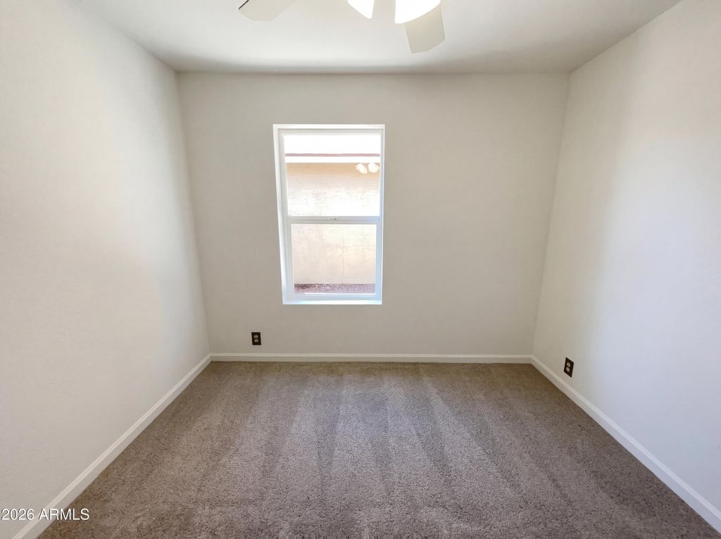 Image 13 of property listing at 406 E BEHREND Drive, Phoenix, AZ 85024