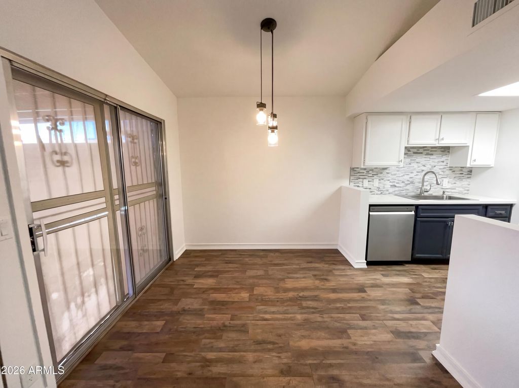 Image 18 of property listing at 406 E BEHREND Drive, Phoenix, AZ 85024