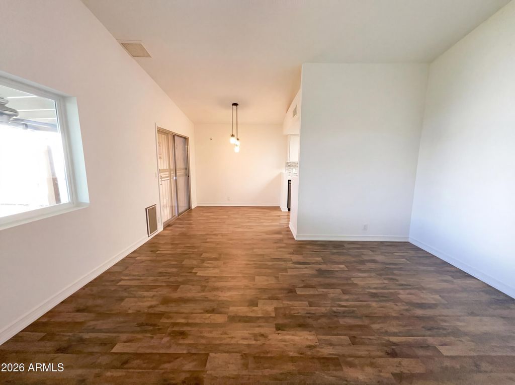 Image 3 of property listing at 406 E BEHREND Drive, Phoenix, AZ 85024