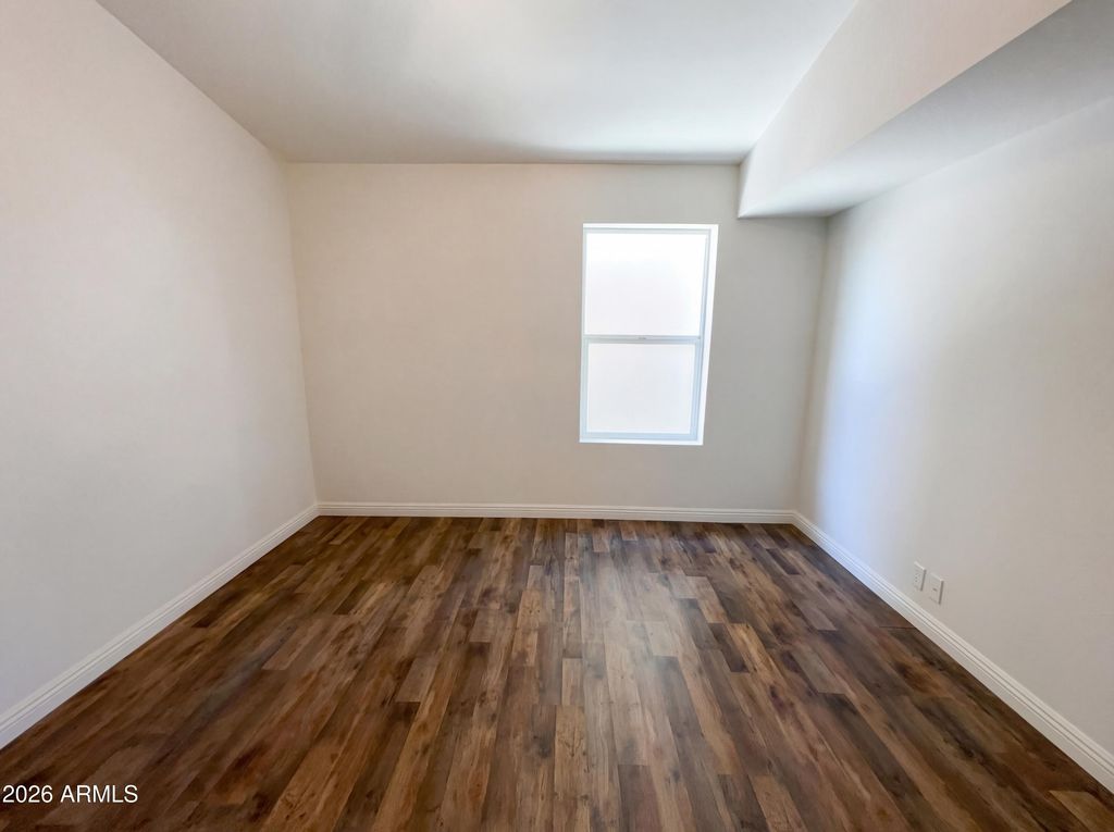 Image 6 of property listing at 406 E BEHREND Drive, Phoenix, AZ 85024