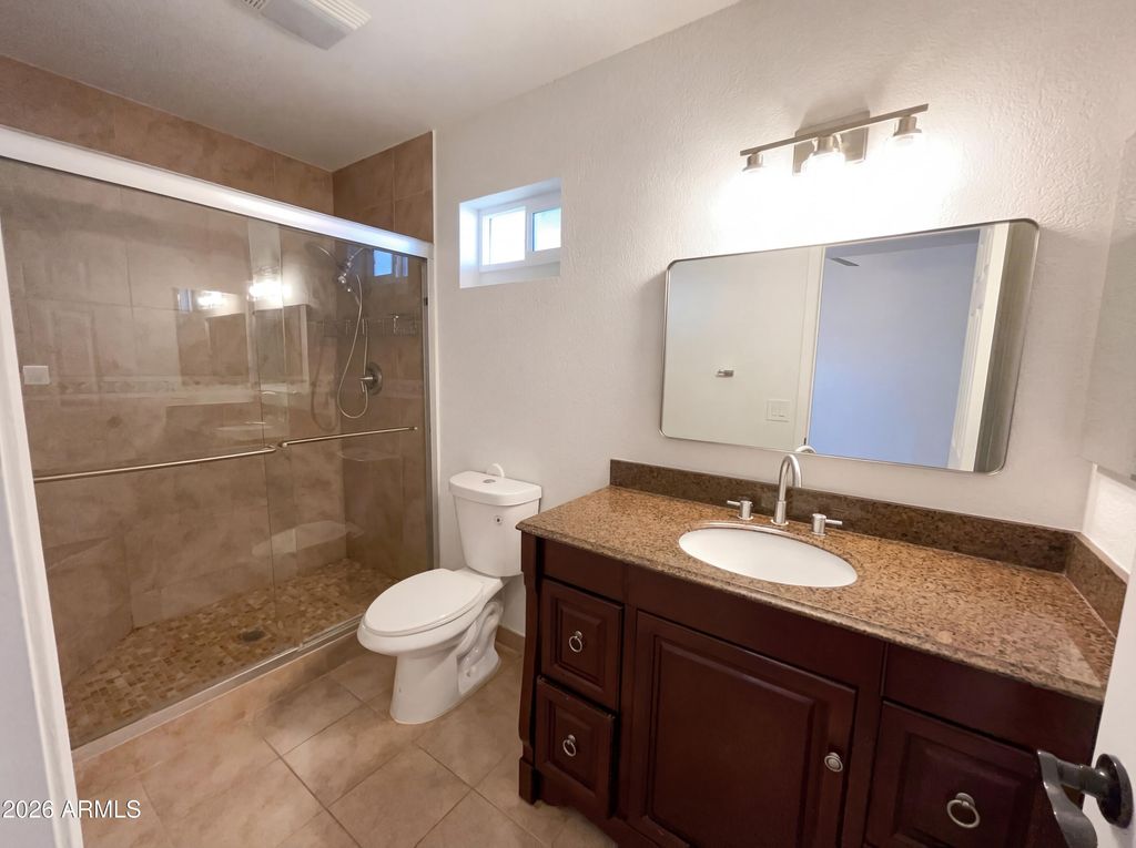 Image 9 of property listing at 406 E BEHREND Drive, Phoenix, AZ 85024