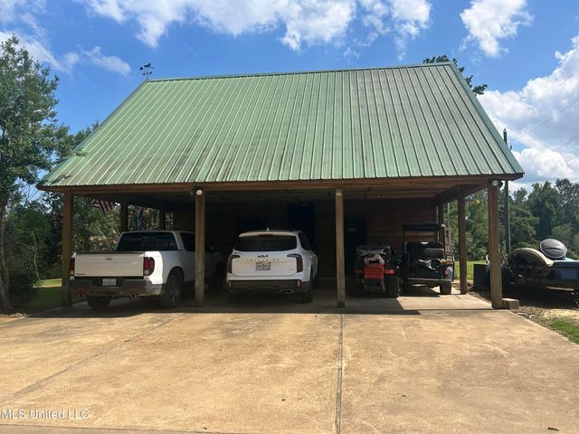 215 Co Rd 369, Carrollton, MS 38917