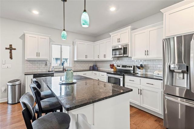 18526 W 194th Terrace, Spring Hill, KS 66083