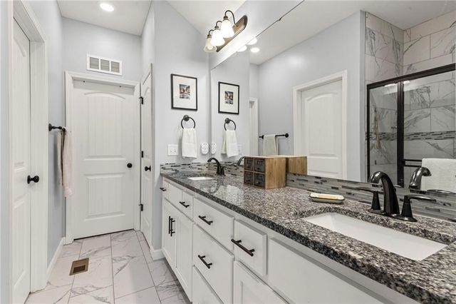 18526 W 194th Terrace, Spring Hill, KS 66083