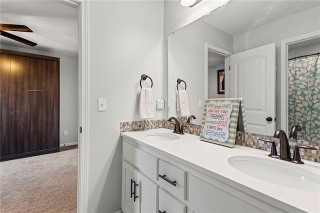 18526 W 194th Terrace, Spring Hill, KS 66083