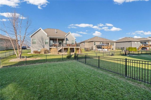 18526 W 194th Terrace, Spring Hill, KS 66083