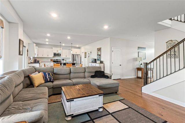 18526 W 194th Terrace, Spring Hill, KS 66083