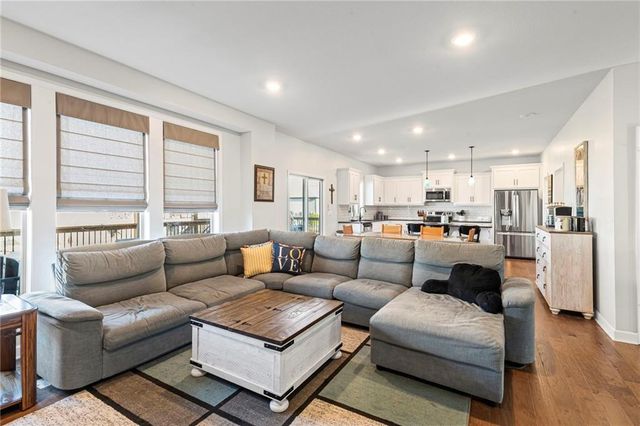 18526 W 194th Terrace, Spring Hill, KS 66083