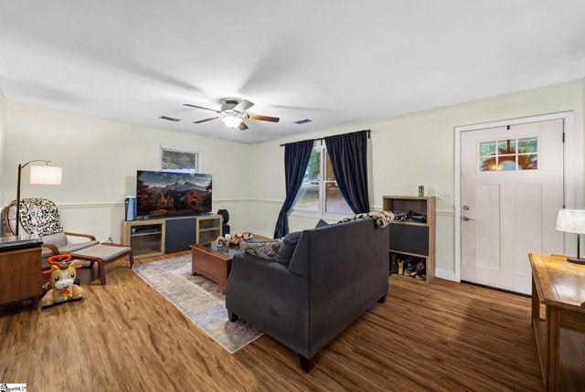 325 Brewton Road, Spartanburg, SC 29301