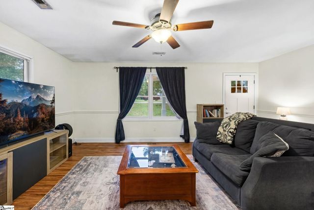 325 Brewton Road, Spartanburg, SC 29301