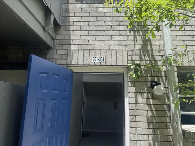 9700 Leawood Boulevard 301, Houston, TX 77099