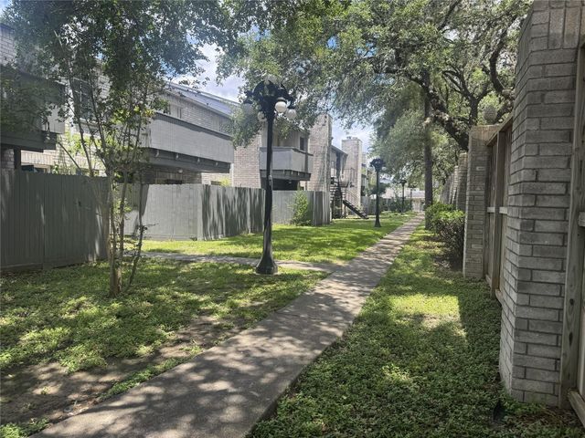 9700 Leawood Boulevard 301, Houston, TX 77099
