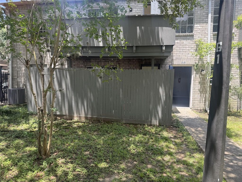 9700 Leawood Boulevard 301, Houston, TX 77099