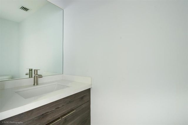 701 Brickell Key Boulevard 2501, Miami, FL 33131