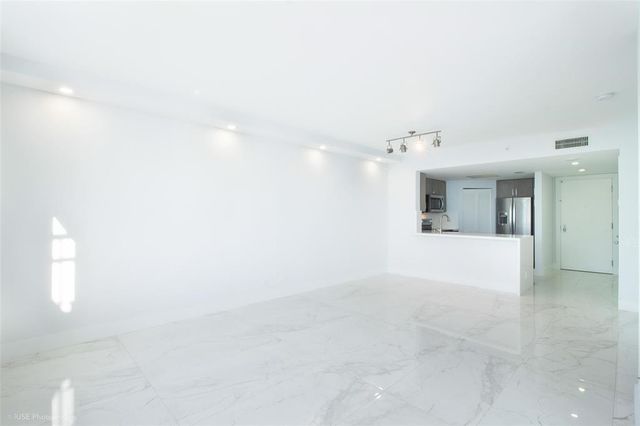 701 Brickell Key Boulevard 2501, Miami, FL 33131