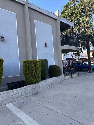 14703 Victory Boulevard, Van Nuys, CA 91411